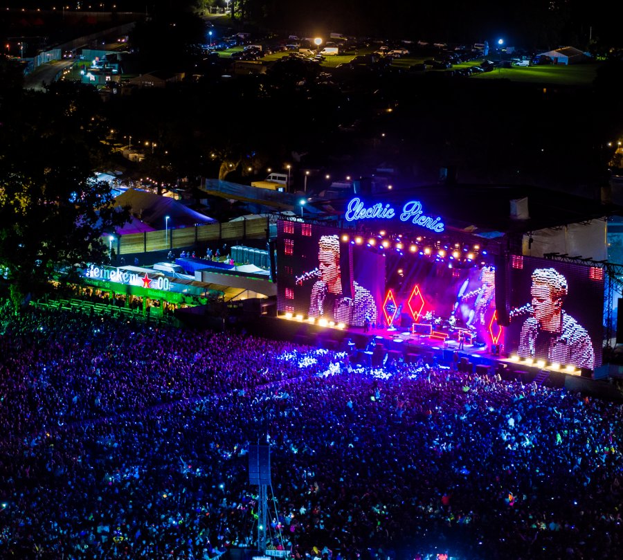 Main stage crowds at Electric Picnic