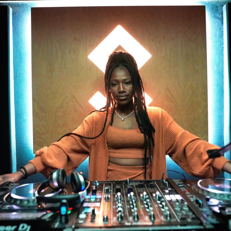 DJ Safarii